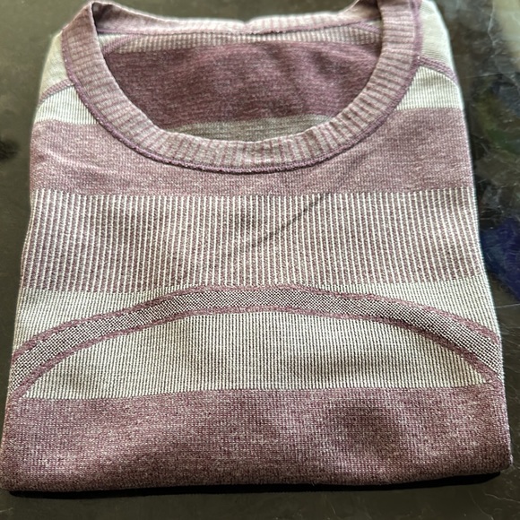 Lululemon, short sleeve top , two color, size 6, good condition - Picture 3 of 3